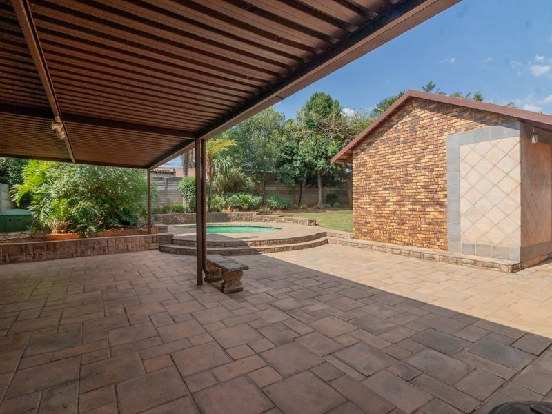 Secure Family Living with Pool, Space & Exceptional Versatility - Photo 3