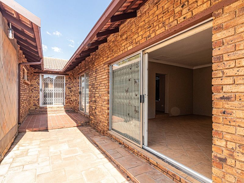 Secure Family Living with Pool, Space & Exceptional Versatility - Photo 5