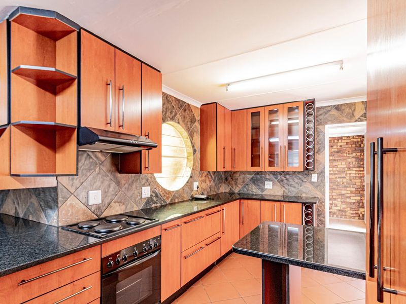 Secure Family Living with Pool, Space & Exceptional Versatility - Photo 10