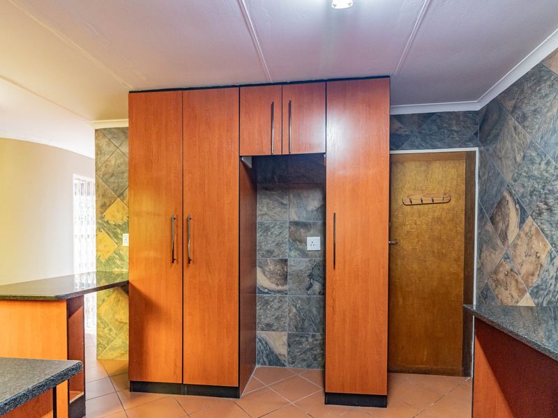 Secure Family Living with Pool, Space & Exceptional Versatility - Photo 9