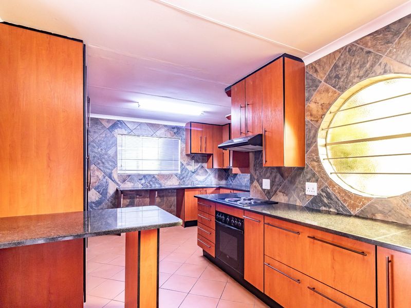 Secure Family Living with Pool, Space & Exceptional Versatility - Photo 8