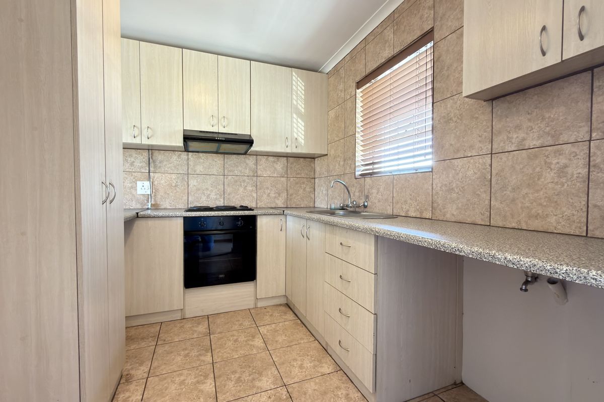 Well-Appointed 1 Bedroom Apartment in Secure Complex - Photo 5