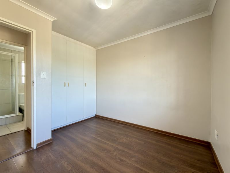 Well-Appointed 1 Bedroom Apartment in Secure Complex - Photo 7