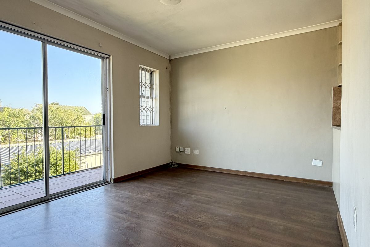 Well-Appointed 1 Bedroom Apartment in Secure Complex - Photo 2