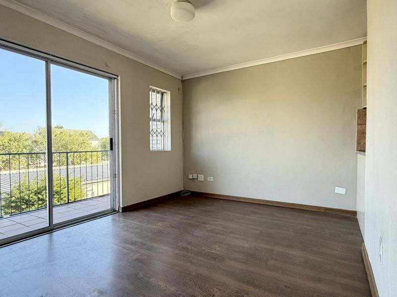 Well-Appointed 1 Bedroom Apartment in Secure Complex - Photo 2