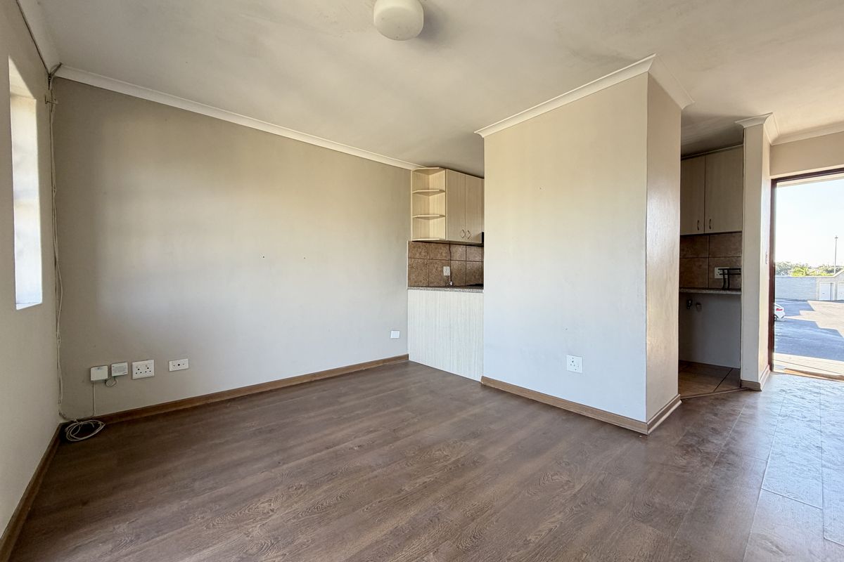 Well-Appointed 1 Bedroom Apartment in Secure Complex - Photo 4