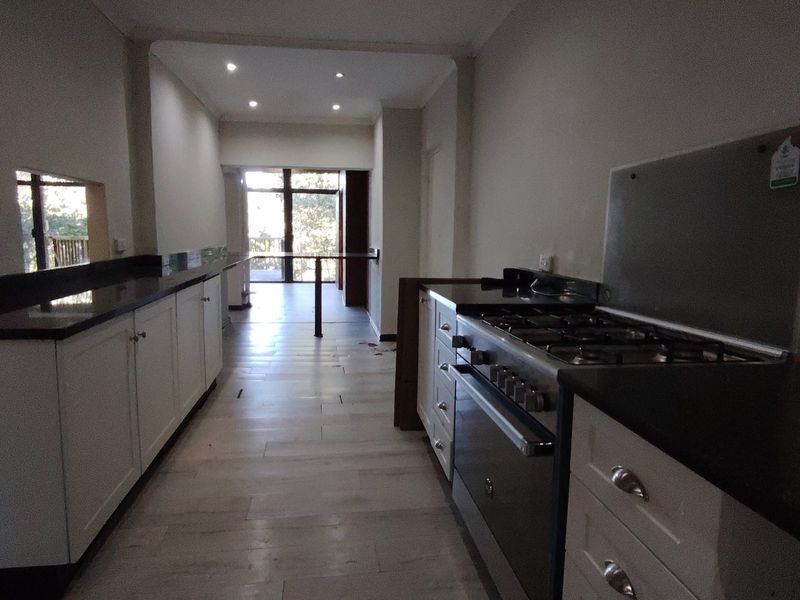 5 Bedroom House to Let in Lester Park Pietermaritzburg - Photo 4
