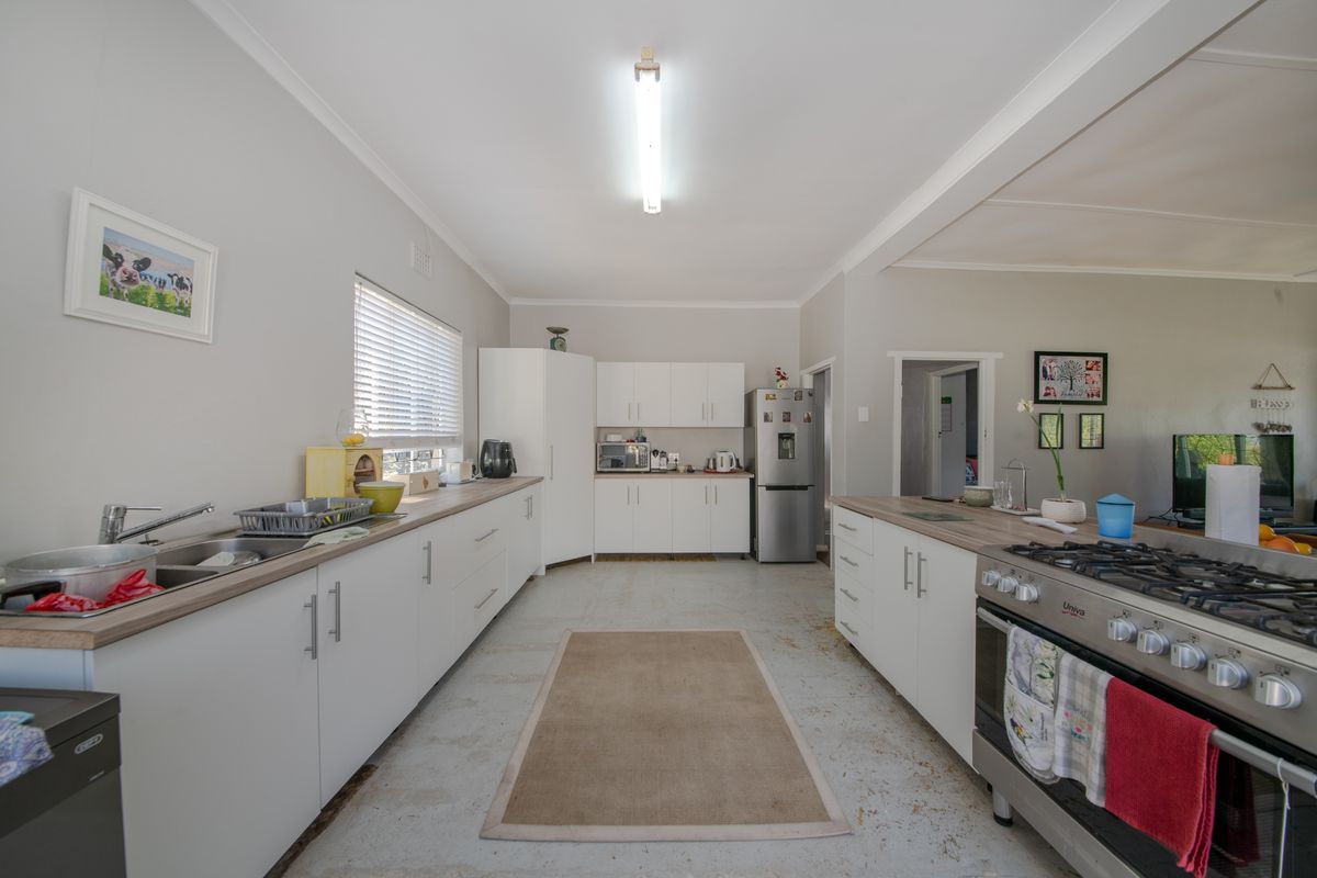 Dbl plot, views solid 3 bedr house PLUS 8 x  6 outbldg - Photo 5