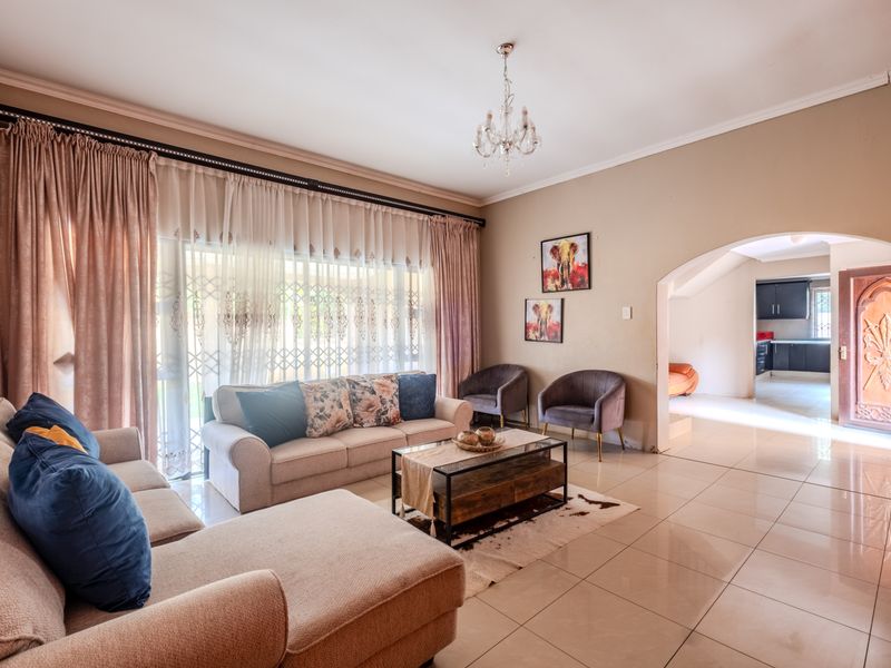 A Home of generous proportions awaiting your personal touch - Photo 3