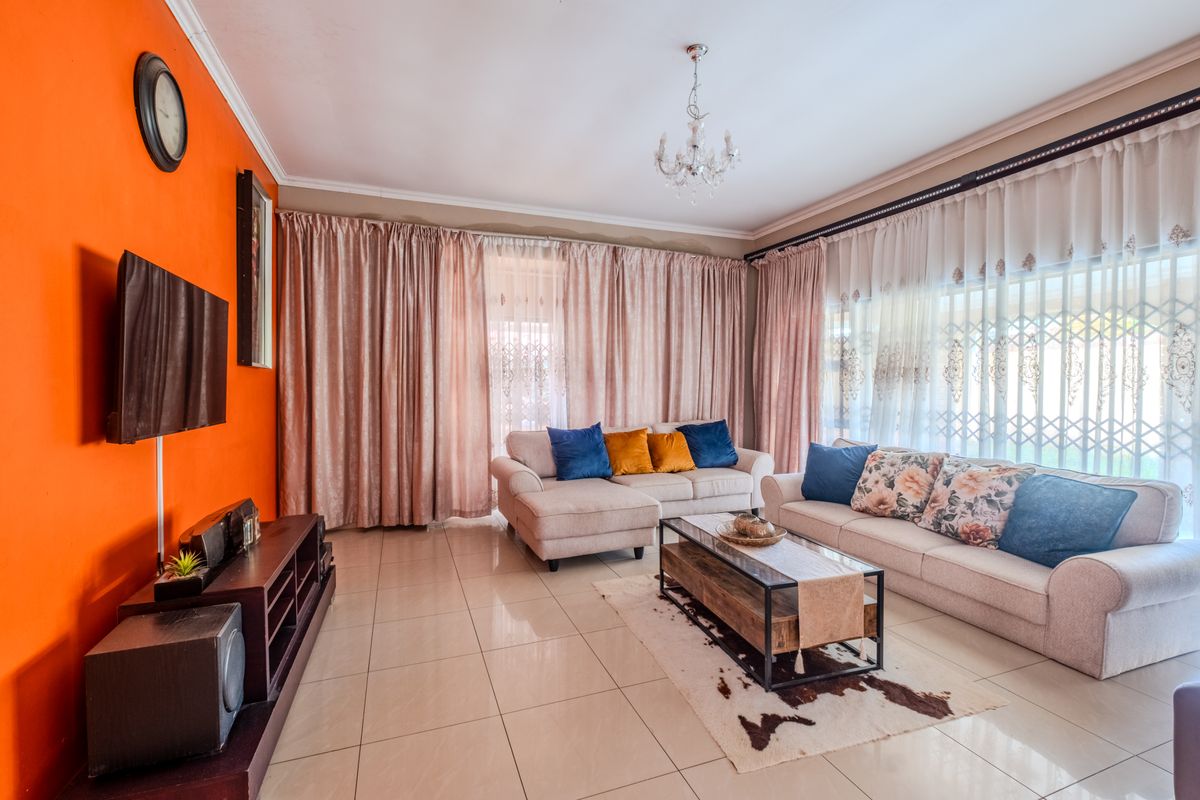 A Home of generous proportions awaiting your personal touch - Photo 4