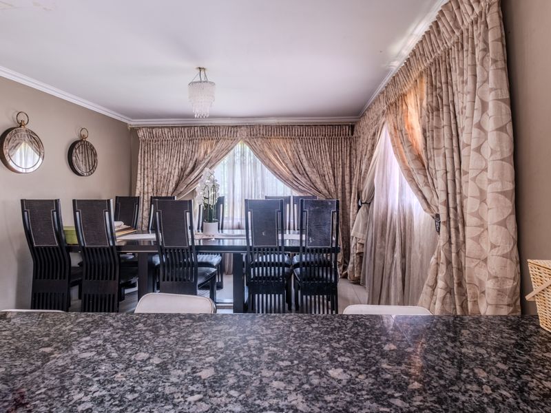A Home of generous proportions awaiting your personal touch - Photo 10
