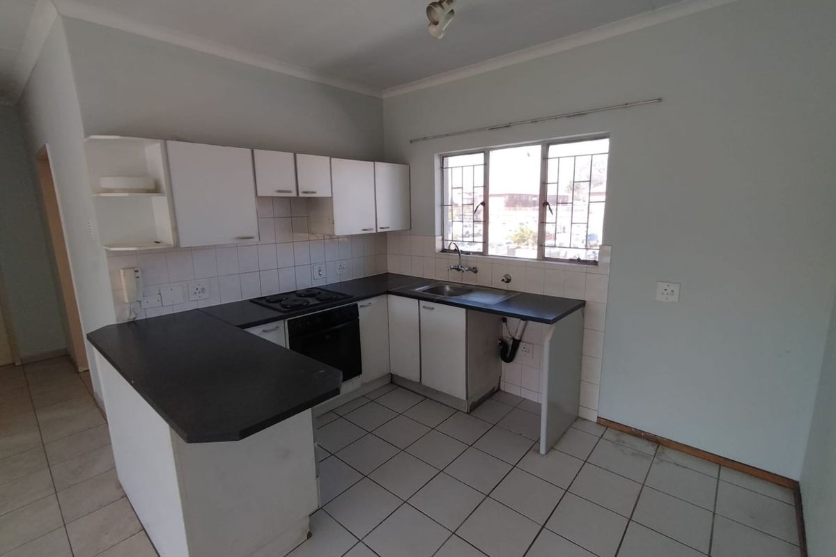 A Little Gem in the Heart of Kempton Park - Photo 2