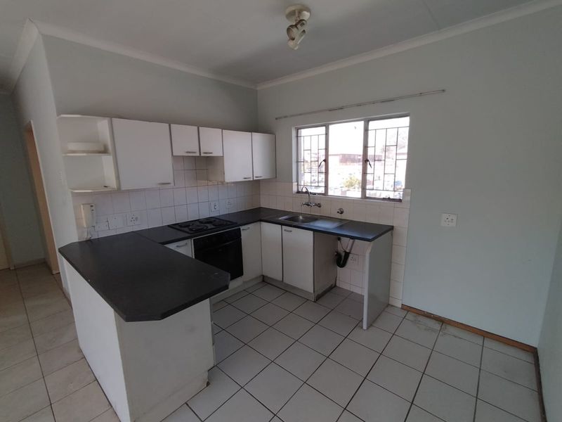 A Little Gem in the Heart of Kempton Park - Photo 2
