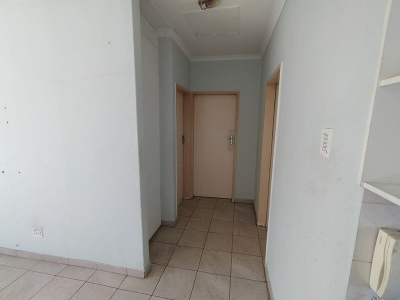 A Little Gem in the Heart of Kempton Park - Photo 5