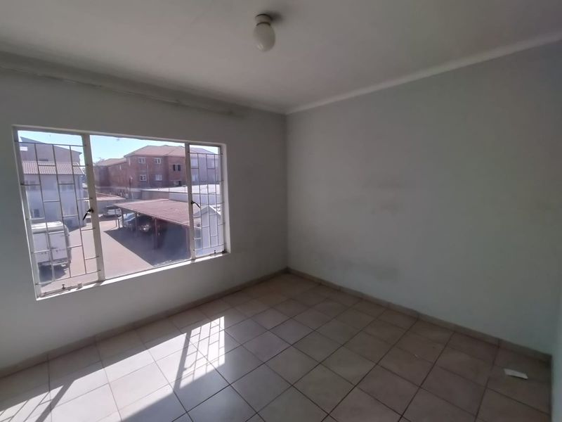 A Little Gem in the Heart of Kempton Park - Photo 10