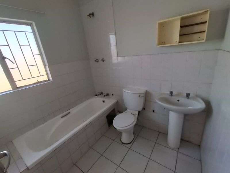 A Little Gem in the Heart of Kempton Park - Photo 6
