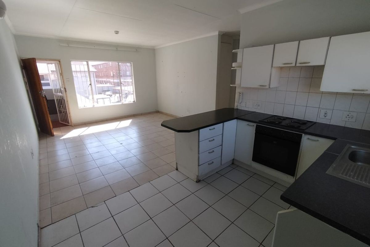 A Little Gem in the Heart of Kempton Park - Photo 3