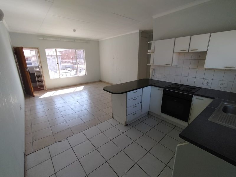 A Little Gem in the Heart of Kempton Park - Photo 3