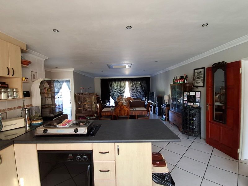 Apartment Rental Monthly In Kraaifontein - Photo 2