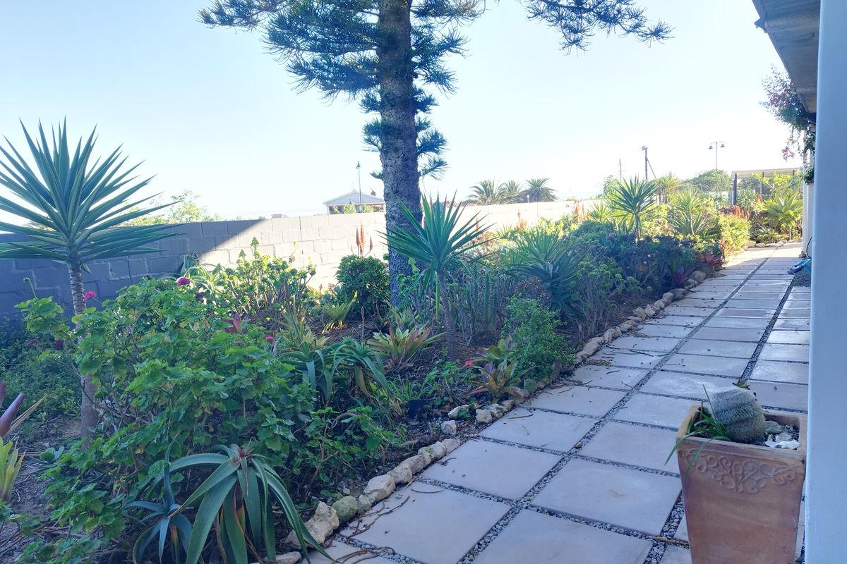 1 Bedroom Apartment in Groot Diamant - Photo 2