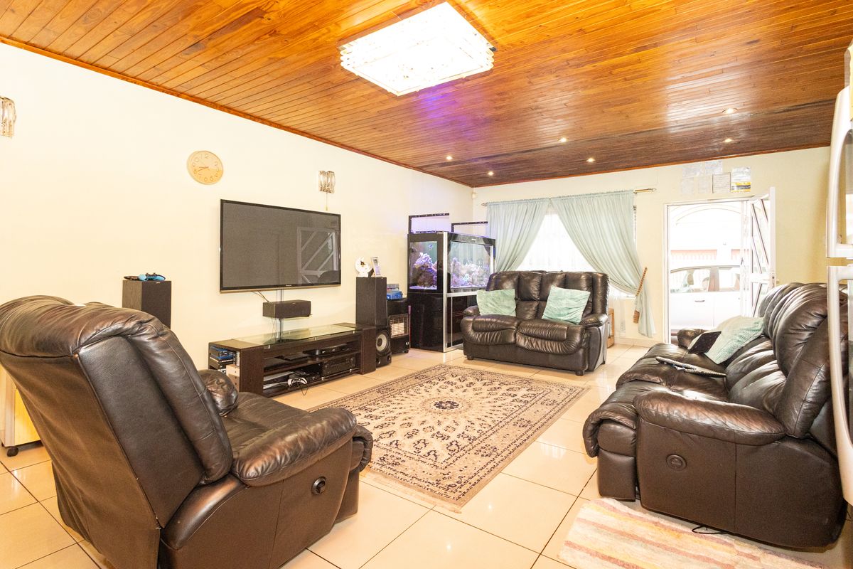 Spacious Family Home with Flatlet & Entertainment Area - Photo 3