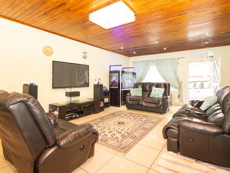 Spacious Family Home with Flatlet & Entertainment Area - Photo 3