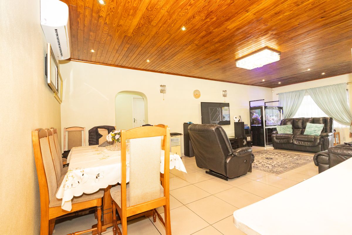 Spacious Family Home with Flatlet & Entertainment Area - Photo 5