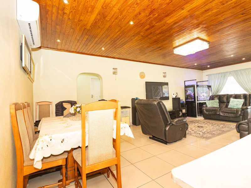 Spacious Family Home with Flatlet & Entertainment Area - Photo 5