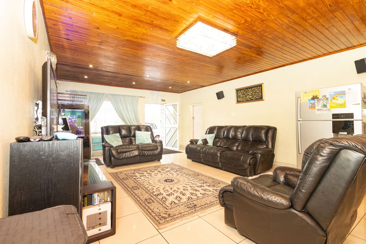 Spacious Family Home with Flatlet & Entertainment Area - Photo 4