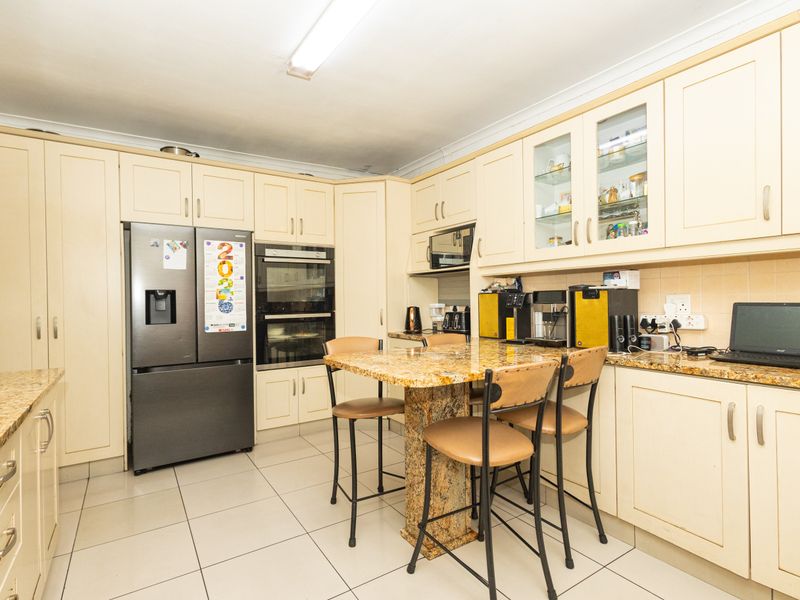 Spacious Family Home with Flatlet & Entertainment Area - Photo 9