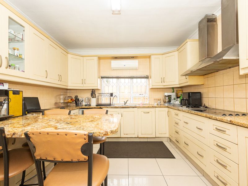 Spacious Family Home with Flatlet & Entertainment Area - Photo 7