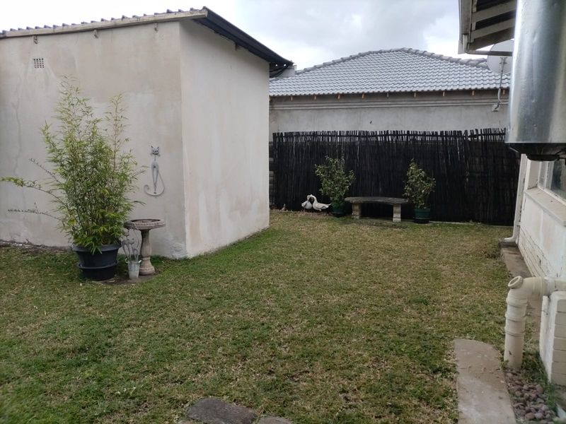 Spacious 3-Bedroom Family Home with Large Yard – Prime Location & Investment Potential - Photo 3