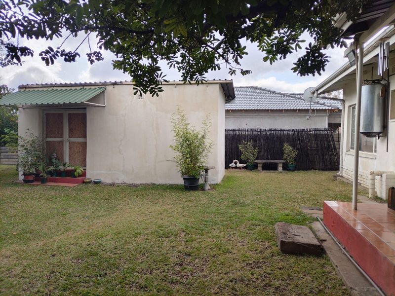Spacious 3-Bedroom Family Home with Large Yard – Prime Location & Investment Potential - Photo 5