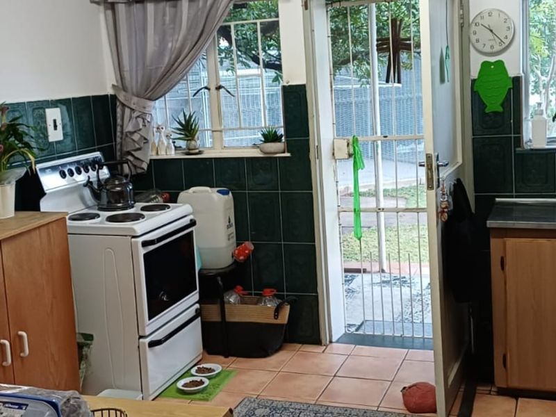 Spacious 3-Bedroom Family Home with Large Yard – Prime Location & Investment Potential - Photo 8