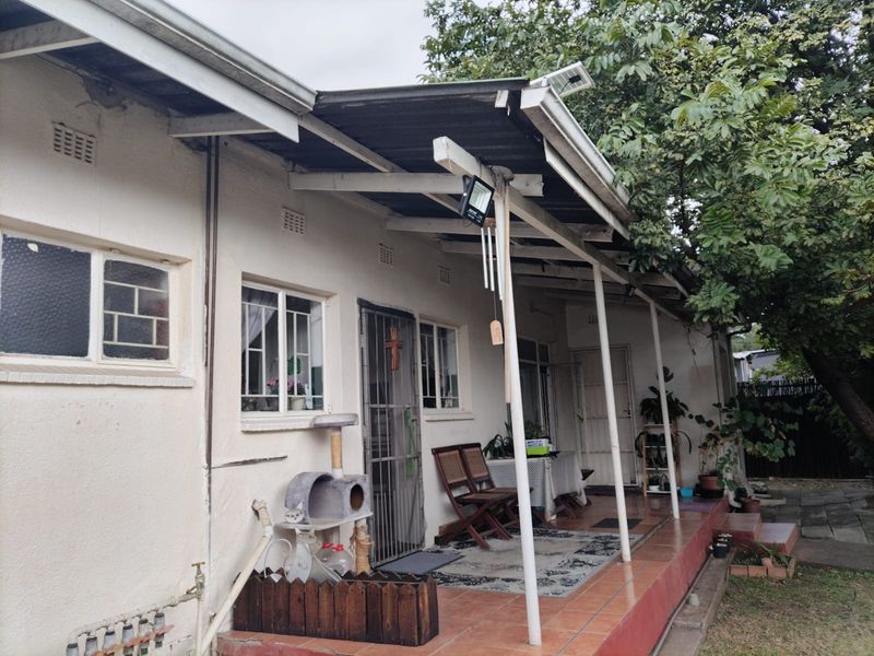 Spacious 3-Bedroom Family Home with Large Yard – Prime Location & Investment Potential - Photo 4