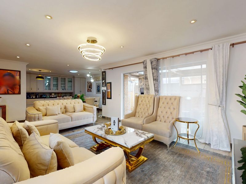 Starting to bid from R 1 750 000! Non-Distressed Live Luxury Auction! - Photo 1