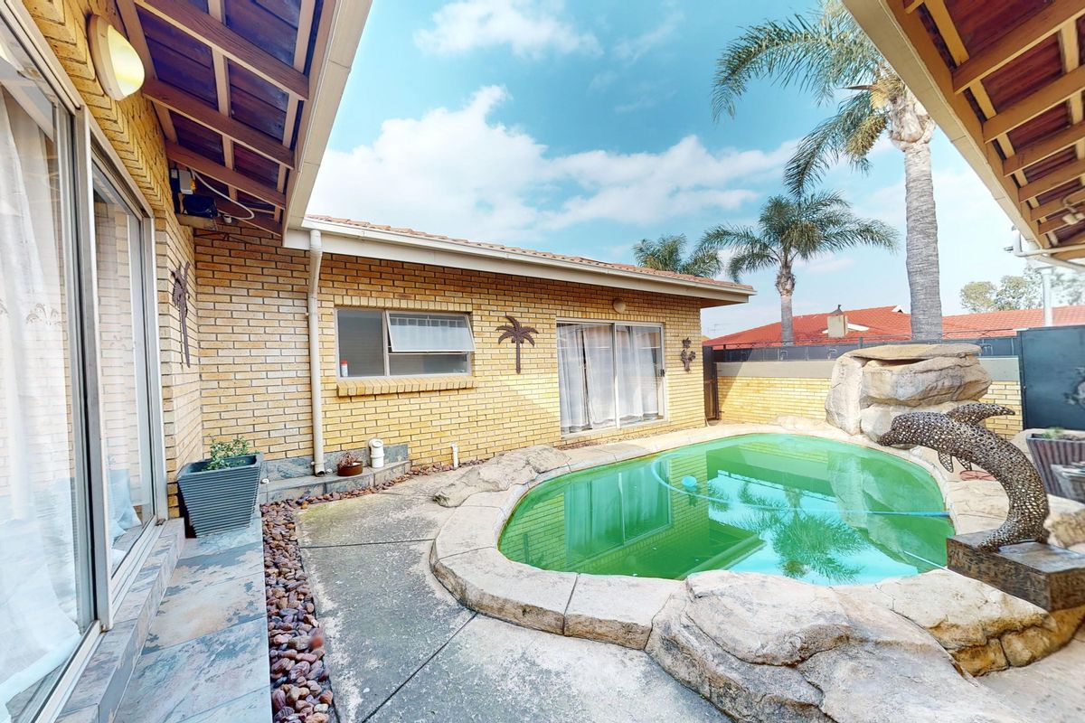 Starting to bid from R 1 750 000! Non-Distressed Live Luxury Auction! - Photo 3