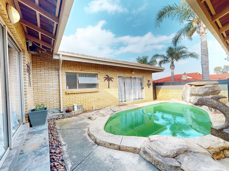 Starting to bid from R 1 750 000! Non-Distressed Live Luxury Auction! - Photo 3