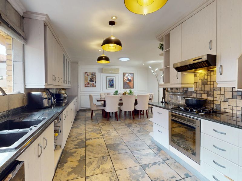 Starting to bid from R 1 750 000! Non-Distressed Live Luxury Auction! - Photo 10