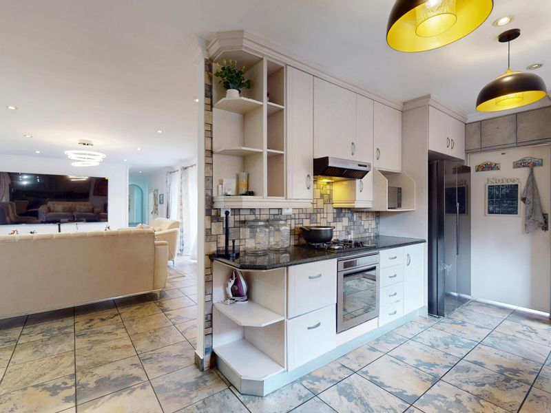 Starting to bid from R 1 750 000! Non-Distressed Live Luxury Auction! - Photo 9