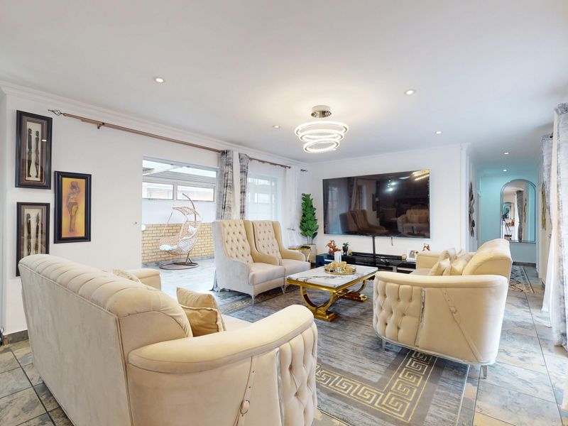 Starting to bid from R 1 750 000! Non-Distressed Live Luxury Auction! - Photo 5
