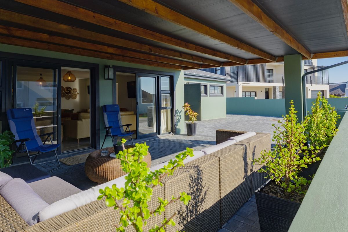 One of the Most Beautiful Homes in Struisbaai - Photo 3