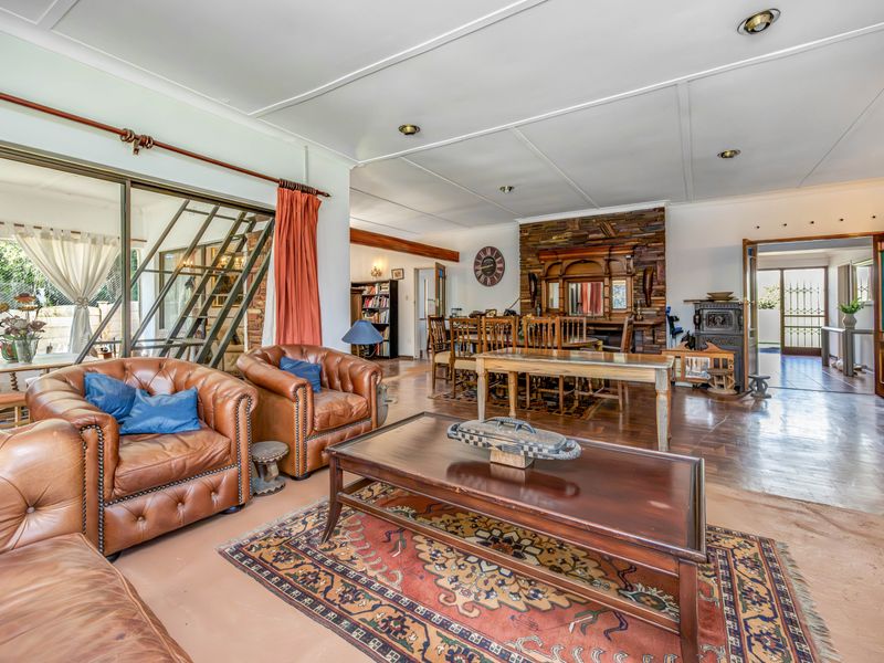 Northcliff Family Haven – 4 Beds, Pool, Cottage & Granny Flat on One Versatile Property - Photo 10