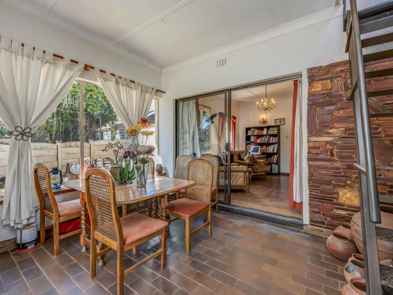 Northcliff Family Haven – 4 Beds, Pool, Cottage & Granny Flat on One Versatile Property - Photo 7