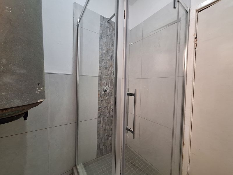 Just Renovated - Photo 7