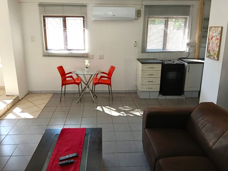 Charming One-Bedroom Garden Cottage in Quiet Meerensee - Photo 2