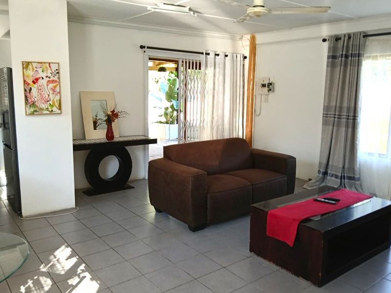 Charming One-Bedroom Garden Cottage in Quiet Meerensee - Photo 8