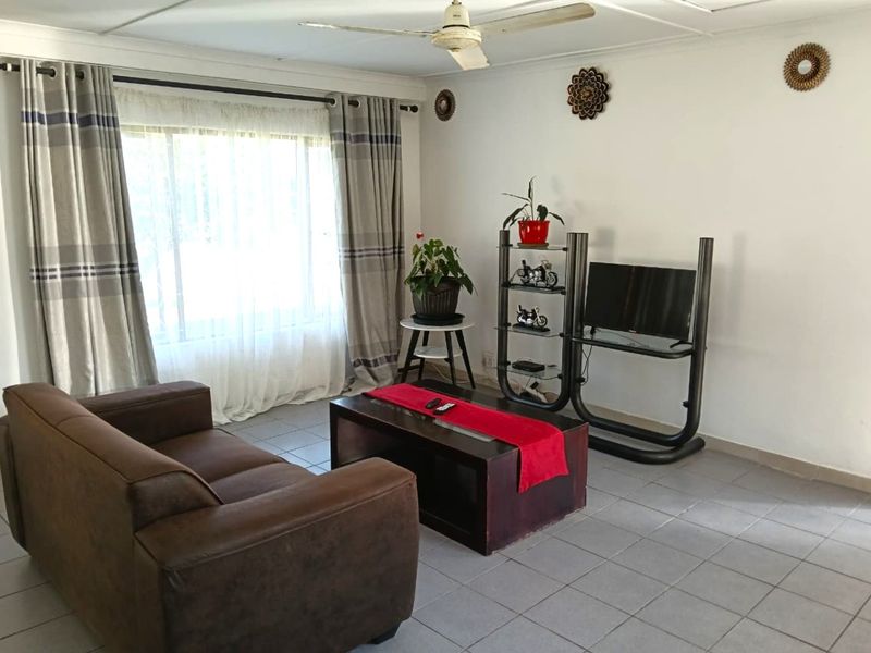 Charming One-Bedroom Garden Cottage in Quiet Meerensee - Photo 1