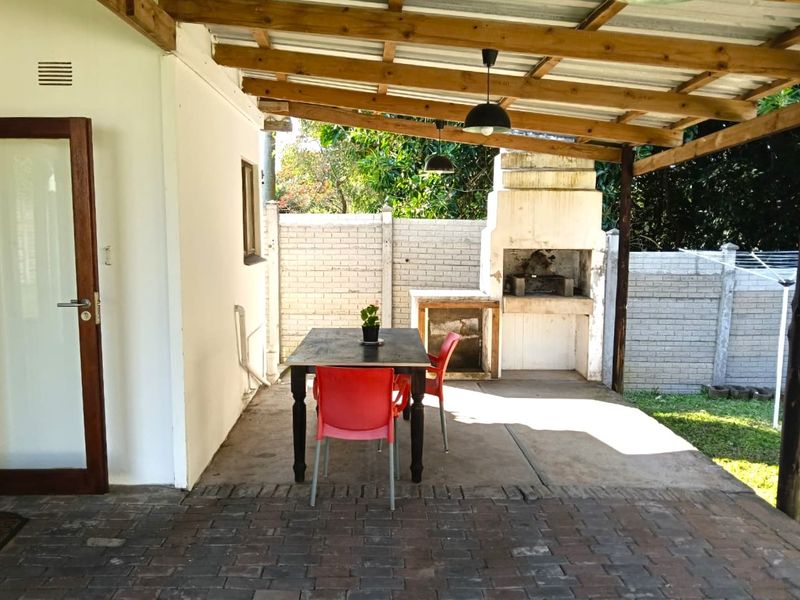 Charming One-Bedroom Garden Cottage in Quiet Meerensee - Photo 9