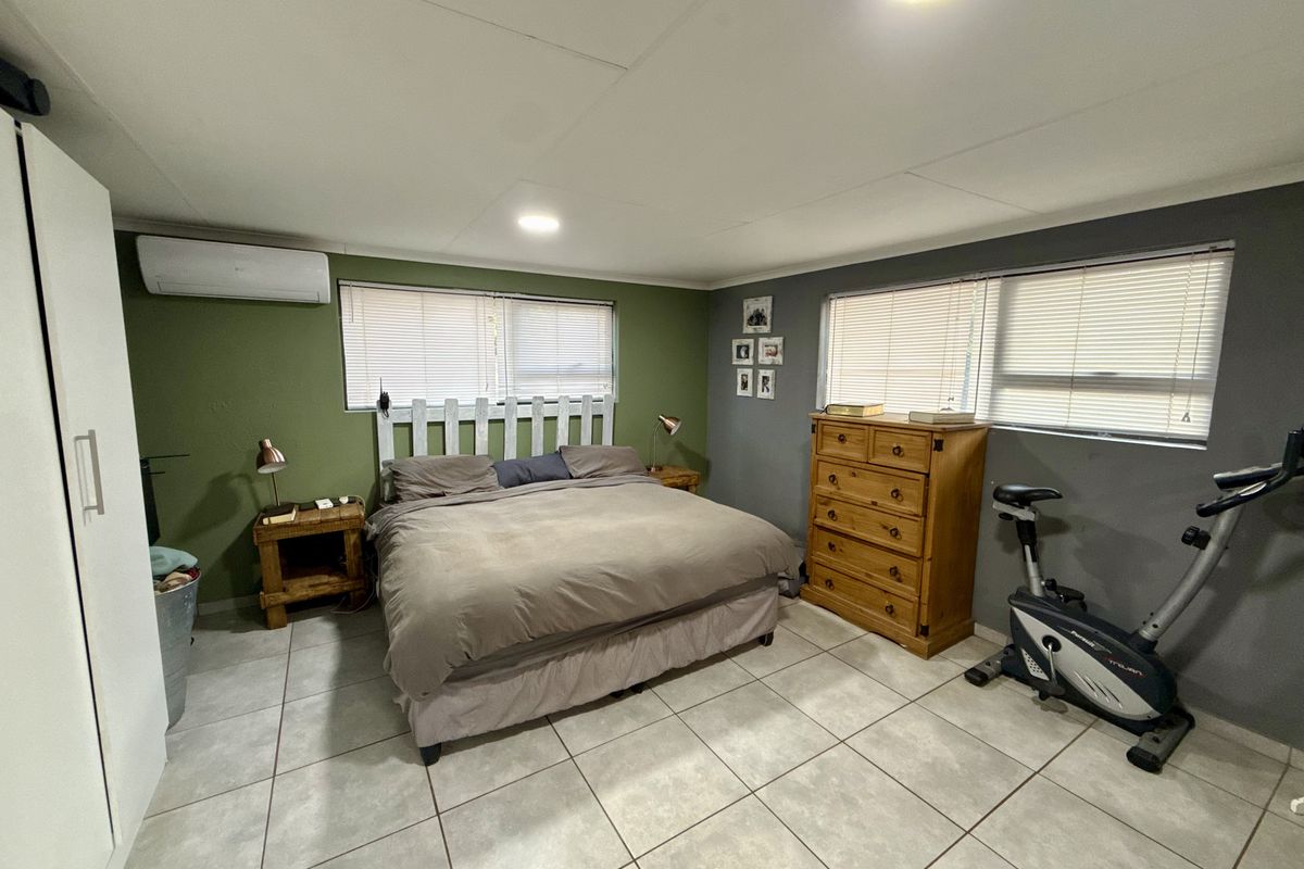 Charming Family Home with Flatlet in the Heart of Cullinan - Photo 4